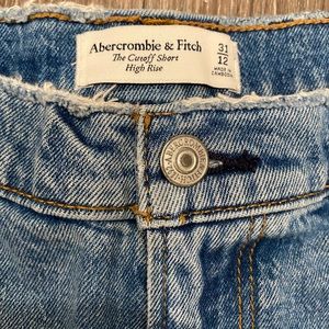 Abercrombie “The Cutoff Short High Rise”. Medium Wash. Size 31/12.